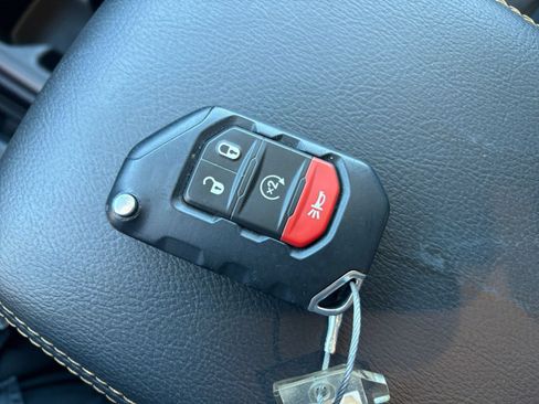 Used 2025 Jeep Wrangler Unlimited Sahara AWD/4WD image 24