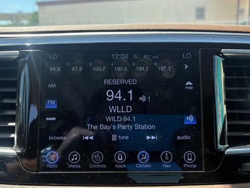Used 2017 Chrysler Pacifica Limited FWD image 21