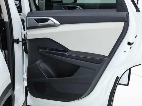 New 2026 Volkswagen Taos SEL image 30