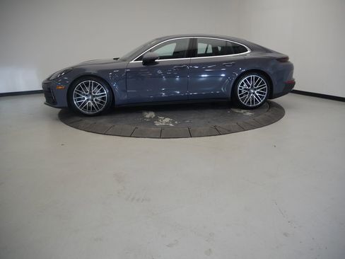 Certified 2025 Porsche Panamera image 2