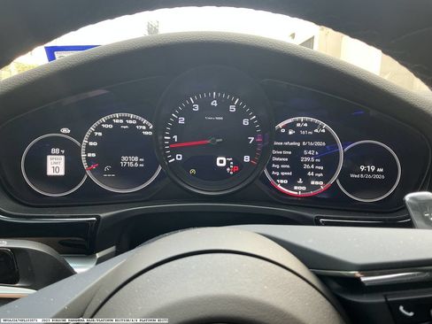Used 2023 Porsche Panamera image 11