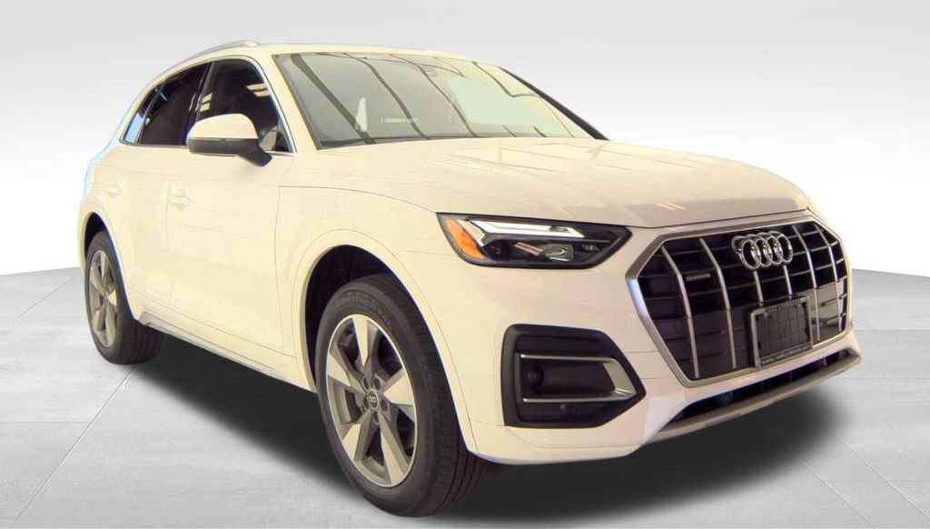 Used 2023 Audi Q5 2.0T Premium w/ Convenience Package AWD/4WD image 2