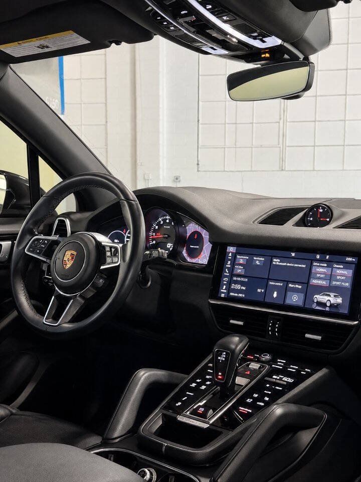 Used 2019 Porsche Cayenne S AWD/4WD image 3