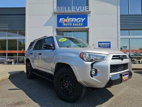 Used 2021 Toyota 4Runner Venture w/ Moonroof Package image 2