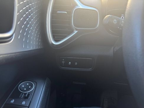 Used 2025 Kia Soul LX w/ LX Technology Package FWD image 30