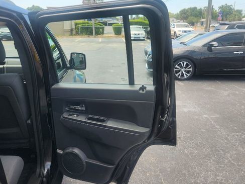 Used 2012 Jeep Liberty Sport AWD/4WD image 13