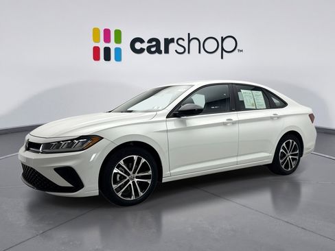 Used 2025 Volkswagen Jetta Sport image 2