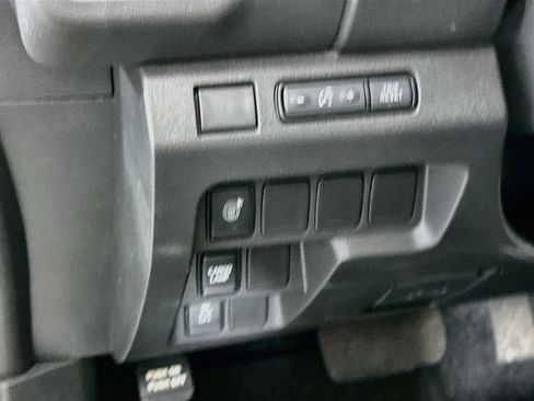 Used 2025 Nissan Frontier SV RWD image 17