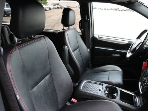Used 2020 Dodge Grand Caravan GT image 19