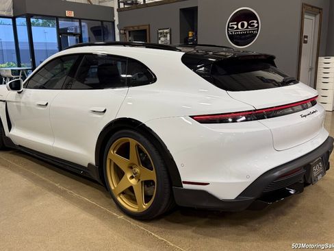 Used 2022 Porsche Taycan Turbo S Cross Turismo w/ Technology Package AWD/4WD image 10
