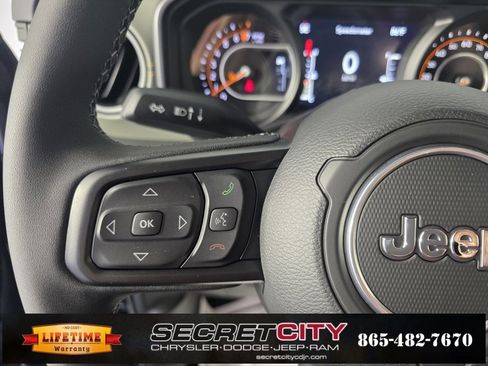 New 2025 Jeep Gladiator Mojave image 14