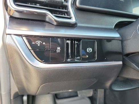 Used 2024 Kia Sportage EX FWD image 32