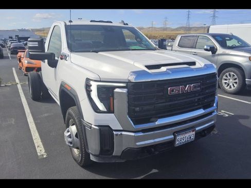 Used 2024 GMC Sierra 3500 Pro w/ Convenience Package AWD/4WD image 5