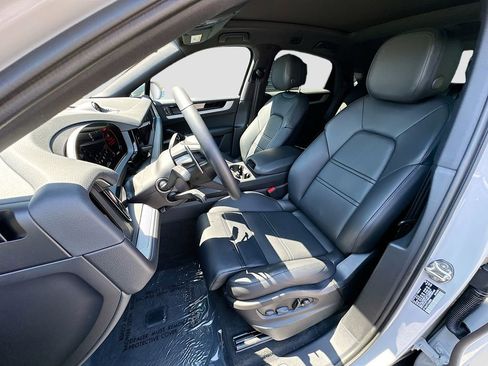 Certified 2026 Porsche Cayenne Coupe AWD/4WD image 5