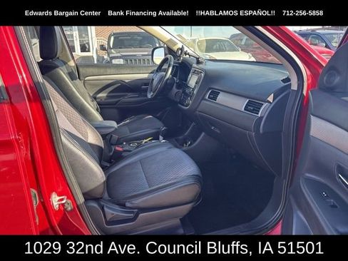 Used 2015 Mitsubishi Outlander SE image 11