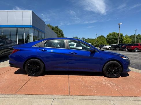 Used 2023 Hyundai Elantra Limited w/ Cargo Package FWD image 8