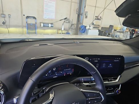 Used 2026 Chevrolet Equinox LT FWD image 22