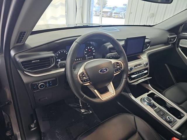 Certified 2023 Ford Explorer XLT w/ Equipment Group 202A AWD/4WD image 38