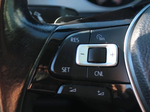 Used 2016 Volkswagen Golf S image 13