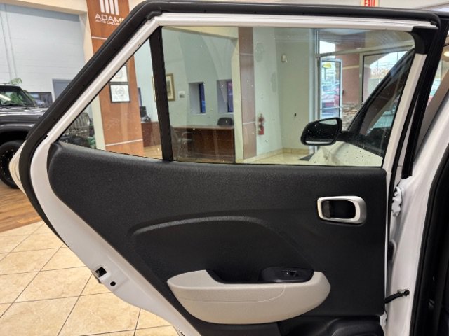 Used 2024 Hyundai Venue SEL FWD image 17
