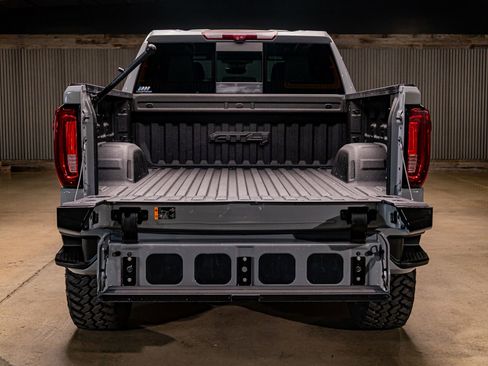 Used 2024 GMC Sierra 1500 AT4 w/ Technology Package image 9