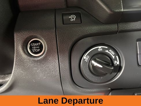 Used 2025 Nissan Frontier PRO-4X AWD/4WD image 13