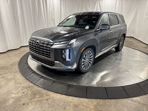 Used 2024 Hyundai Palisade Calligraphy image 1