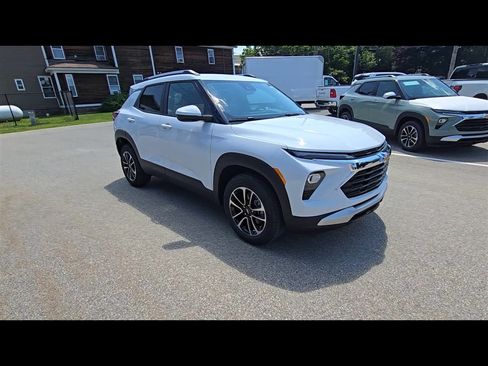 New 2026 Chevrolet TrailBlazer LT w/ Convenience Package AWD/4WD image 2