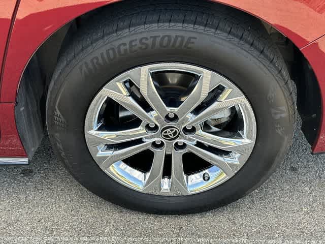Used 2023 Toyota Sienna Platinum AWD/4WD image 5