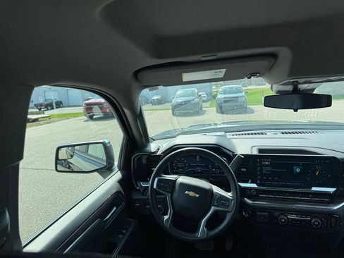 Used 2025 Chevrolet Silverado 1500 LT image 24