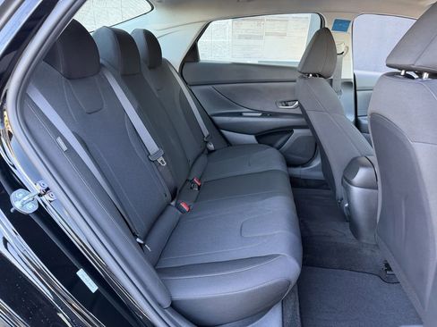 New 2026 Hyundai Elantra SE image 25