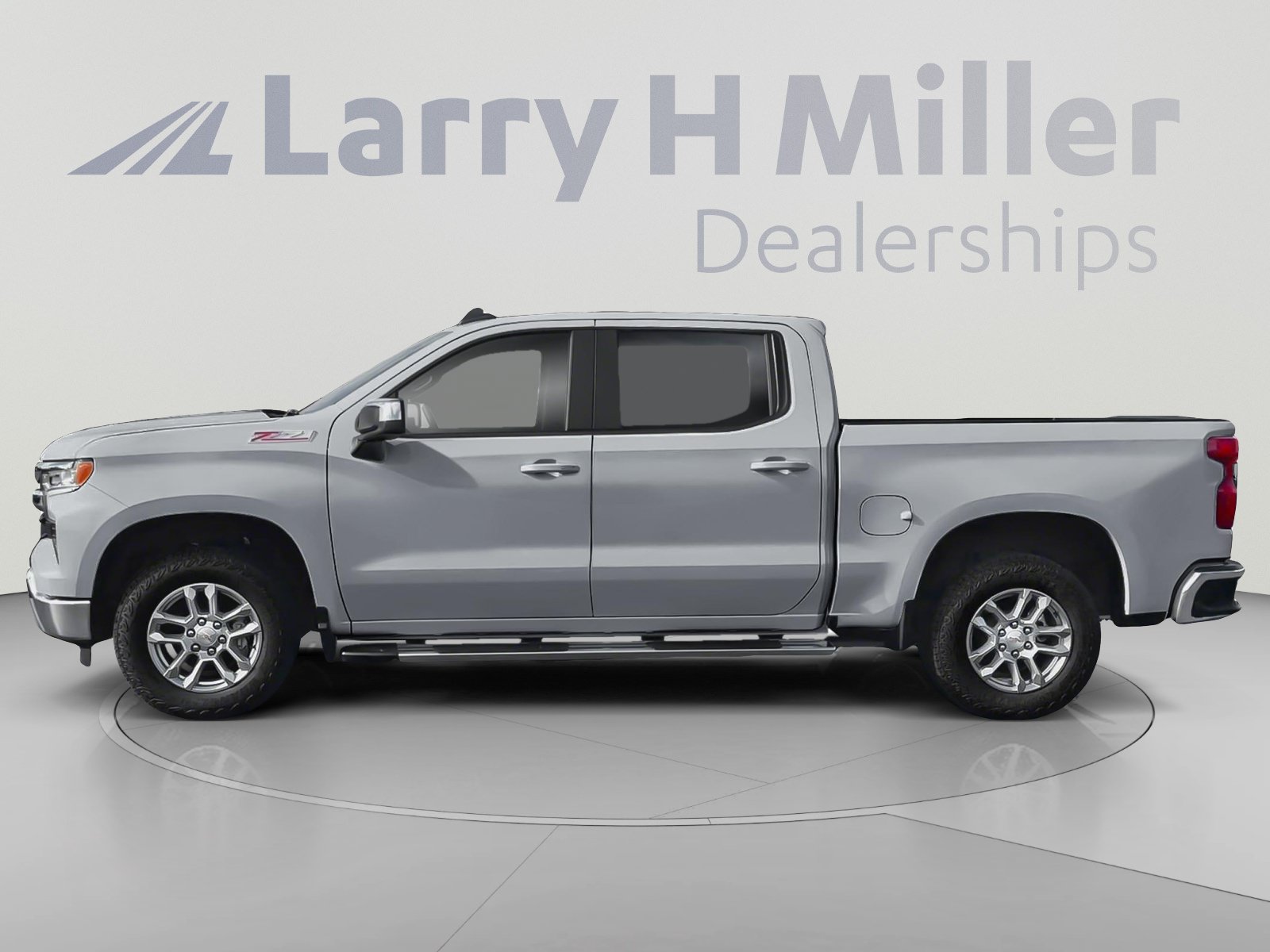 Used 2025 Chevrolet Silverado 1500 LT w/ Convenience Package II AWD/4WD image 2