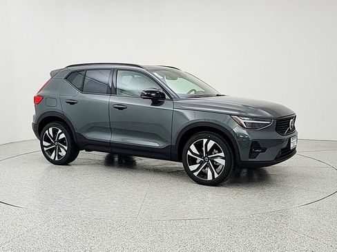 New 2026 Volvo XC40 B5 Plus w/ Climate Package AWD/4WD image 3