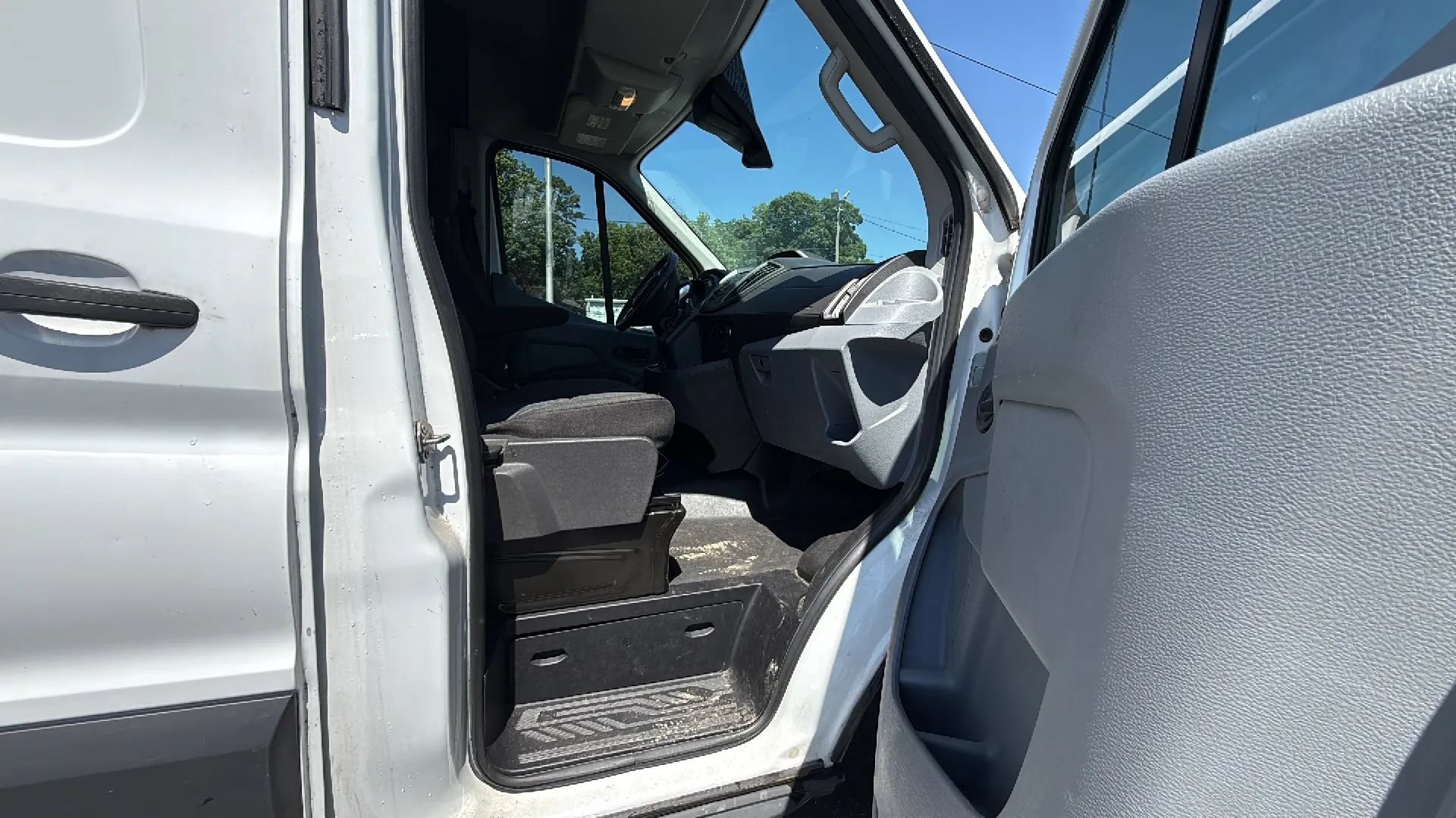 Used 2019 Ford Transit 250 130 Medium Roof w/ Interior Upgrade Package RWD image 11
