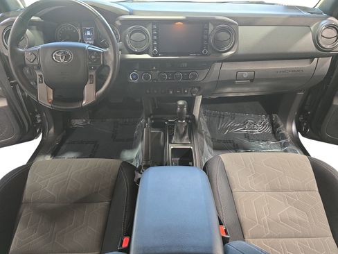 Certified 2023 Toyota Tacoma TRD Off-Road w/ Technology Package AWD/4WD image 9
