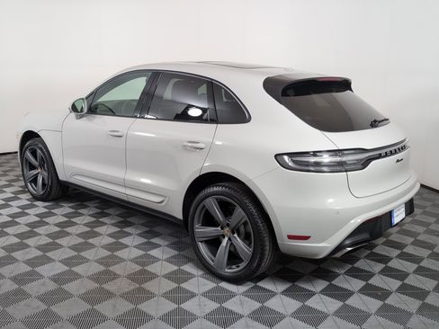 Used 2025 Porsche Macan image 3