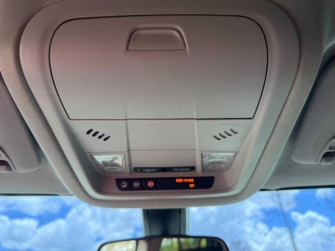 Used 2018 GMC Acadia SLE AWD/4WD image 16