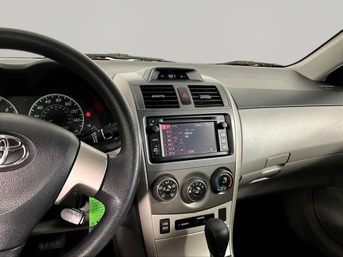 Used 2013 Toyota Corolla LE FWD image 9