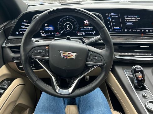 Used 2023 Cadillac Escalade Premium Luxury w/ Performance Package image 28