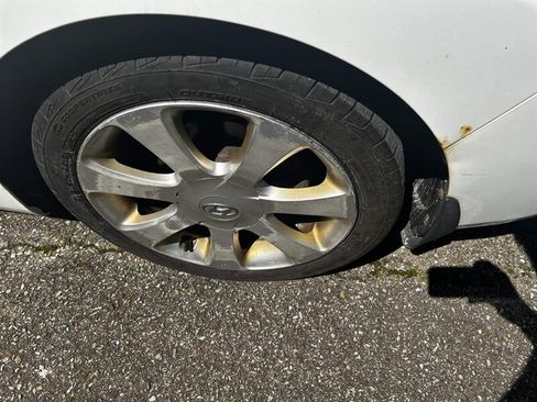 Used 2011 Hyundai Elantra Limited FWD image 14