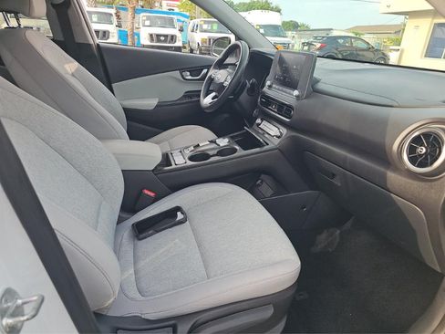 Used 2023 Hyundai Kona SE FWD image 13