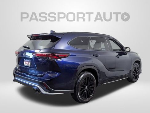 Used 2024 Toyota Highlander XSE image 8