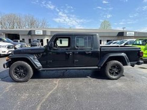 Used 2022 Jeep Gladiator Overland AWD/4WD image 8