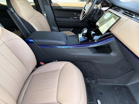 New 2026 Land Rover Range Rover Sport Dynamic SE AWD/4WD image 11