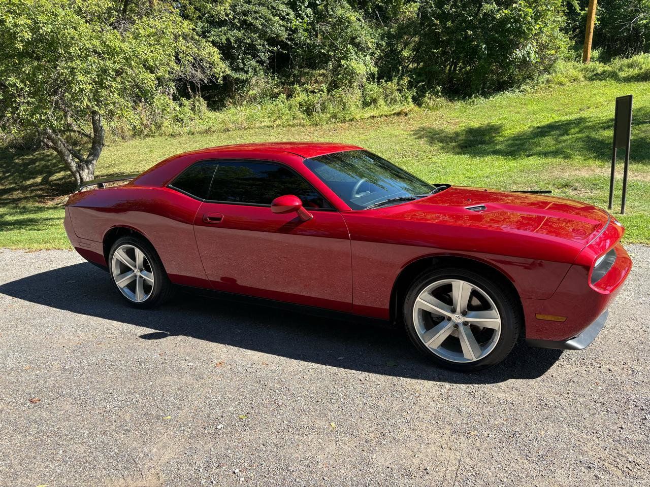 Used 2010 Dodge Challenger SE RWD image 10