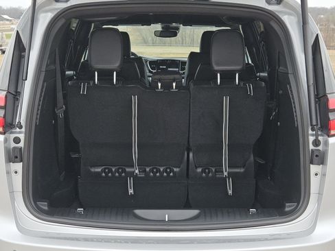 New 2026 Chrysler Pacifica Select image 6
