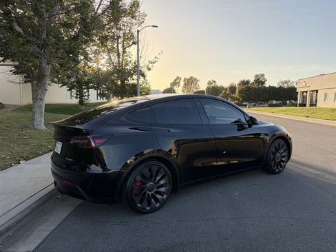 Used 2021 Tesla Model Y Performance AWD/4WD image 4