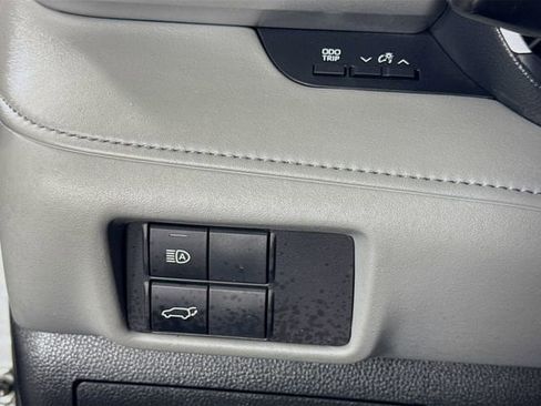 Used 2022 Toyota Highlander XLE FWD image 10