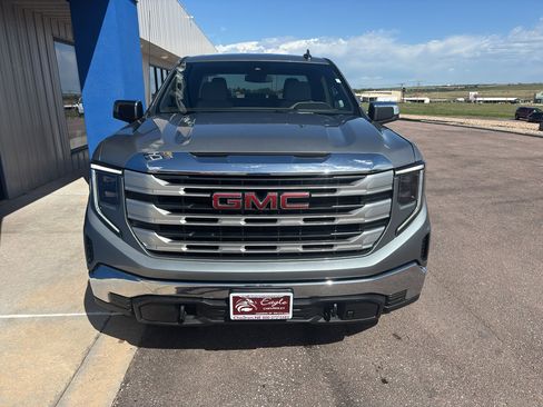 Used 2023 GMC Sierra 1500 SLE w/ Enhanced Capability Package AWD/4WD image 3