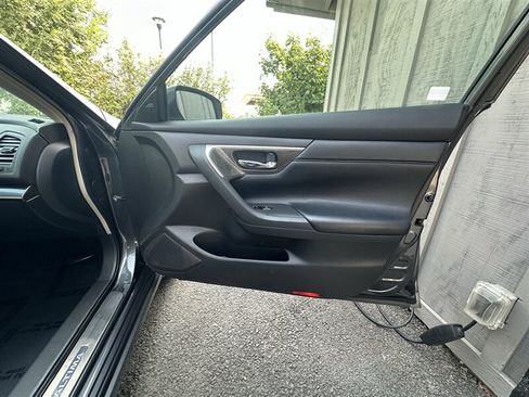 Used 2013 Nissan Altima 2.5 SL w/ Technology Pkg FWD image 30